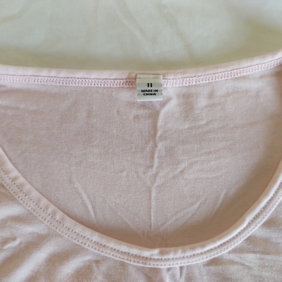Girls Airism light pink t-shirt from Uniqlo - Picture 2 of 8